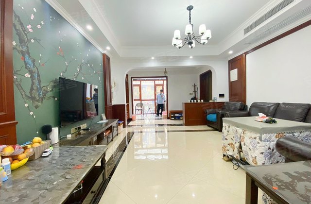 橘郡礼顿山5室2厅218㎡243万二手房图片