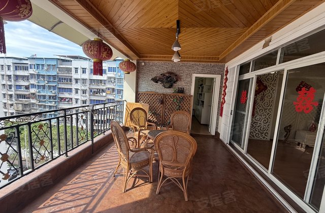 虹桥社区3室2厅159㎡53.8万二手房图片