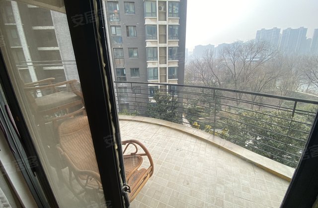 龙泊圣地云顶3室2厅131.2㎡95万二手房图片