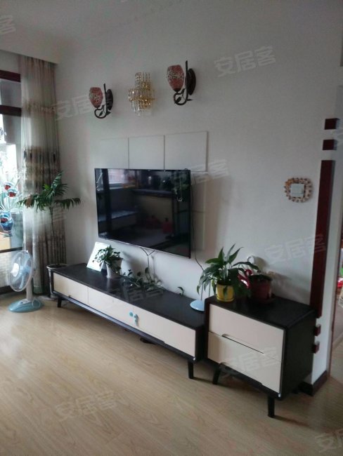 金山苑小区2室1厅1卫好楼层高性价比诚心出售价格可议房东直卖