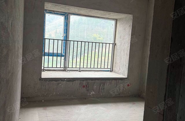 可按揭，可   ，房东诚心卖 次新房 高楼层视野好 