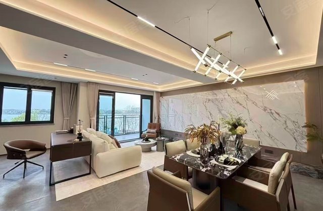 周庄古镇旁 前排看湖 一线临湖小别墅 带大花园 看房方便