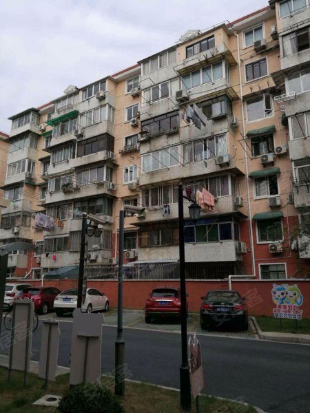 龙柏四村三小区