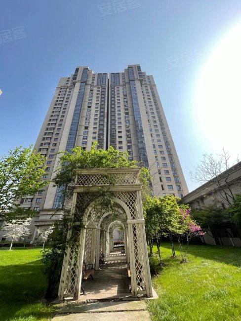 弘辉首玺4室3厅3卫,中骏璟峰云庭(南区1-5幢)二手房,660万,4室3厅,3卫