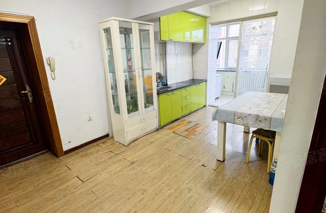埃德蒙顿路四街区2室1厅64㎡29.8万二手房图片
