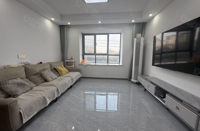 晟晖香堤国际3室2厅125.23㎡89.8万二手房图片