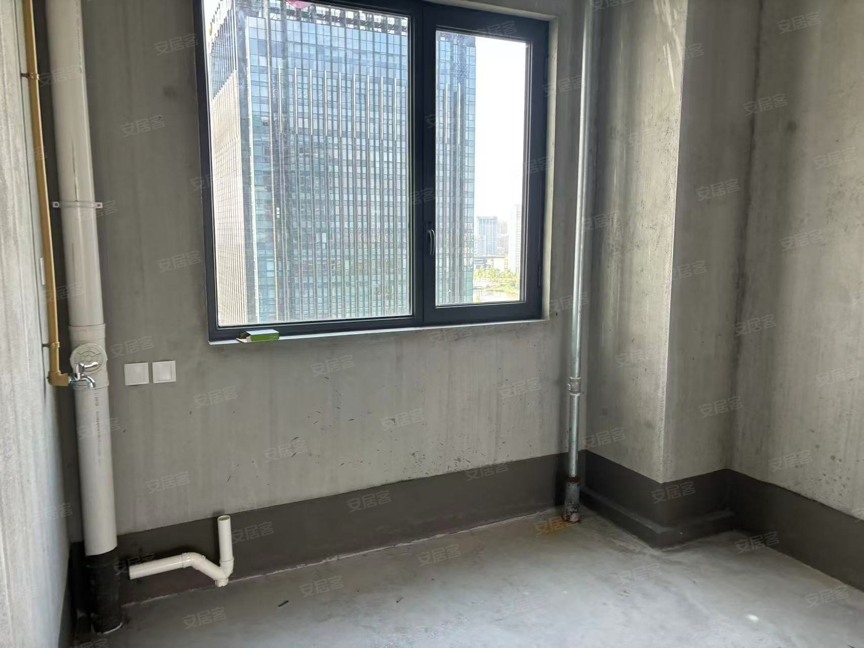 绿城沁香园4室2厅2卫143㎡南150万