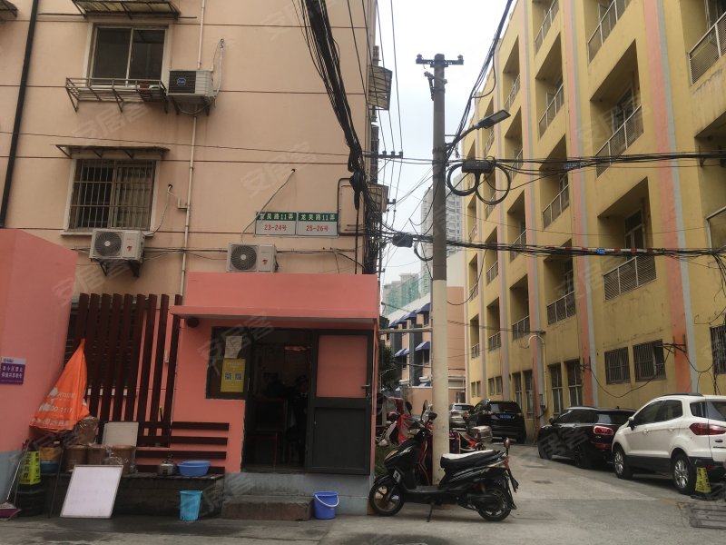 龙吴路11弄小区