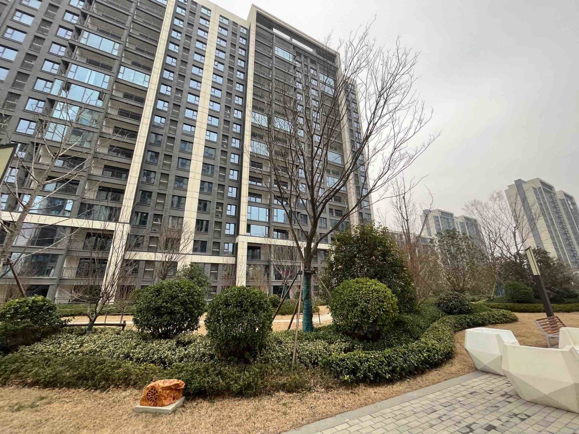 建业江山汇板楼南北通透近医院高楼层视野无遮挡