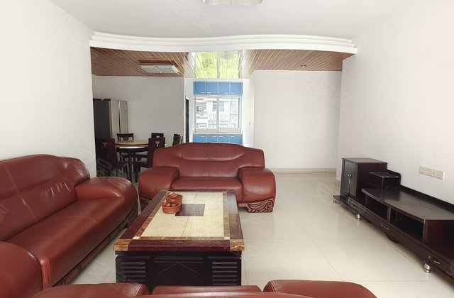 章江  道 大小区好停车 绿化好 好改四房 房东诚意出售