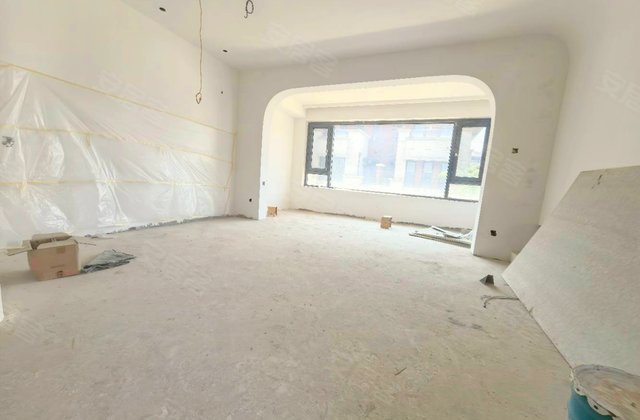 带花园，端头，车库 满二   商品住宅 中间楼层 次新房