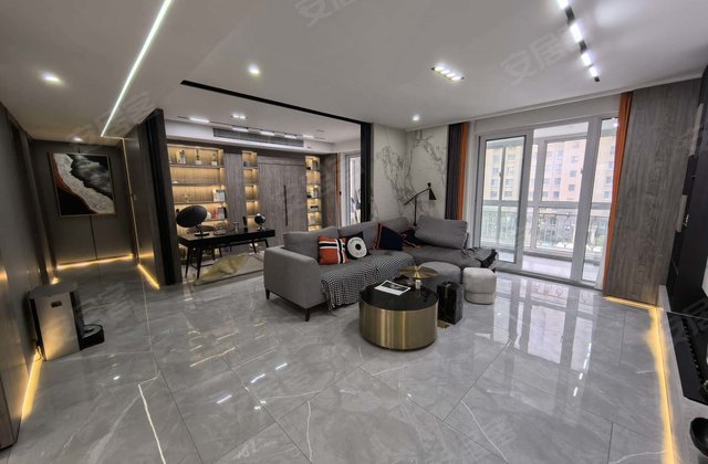 新世界广场春溪苑4室2厅175㎡148万二手房图片