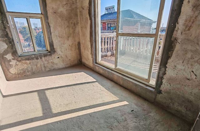 华丽世家5室2厅215㎡199万二手房图片