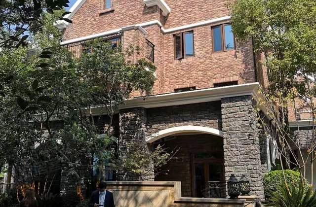 新上!临湖联排别墅 简单装修 交通便利 银河湾(别墅)