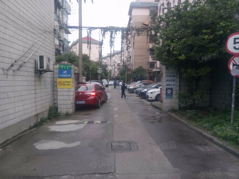 同济路1111弄小区 