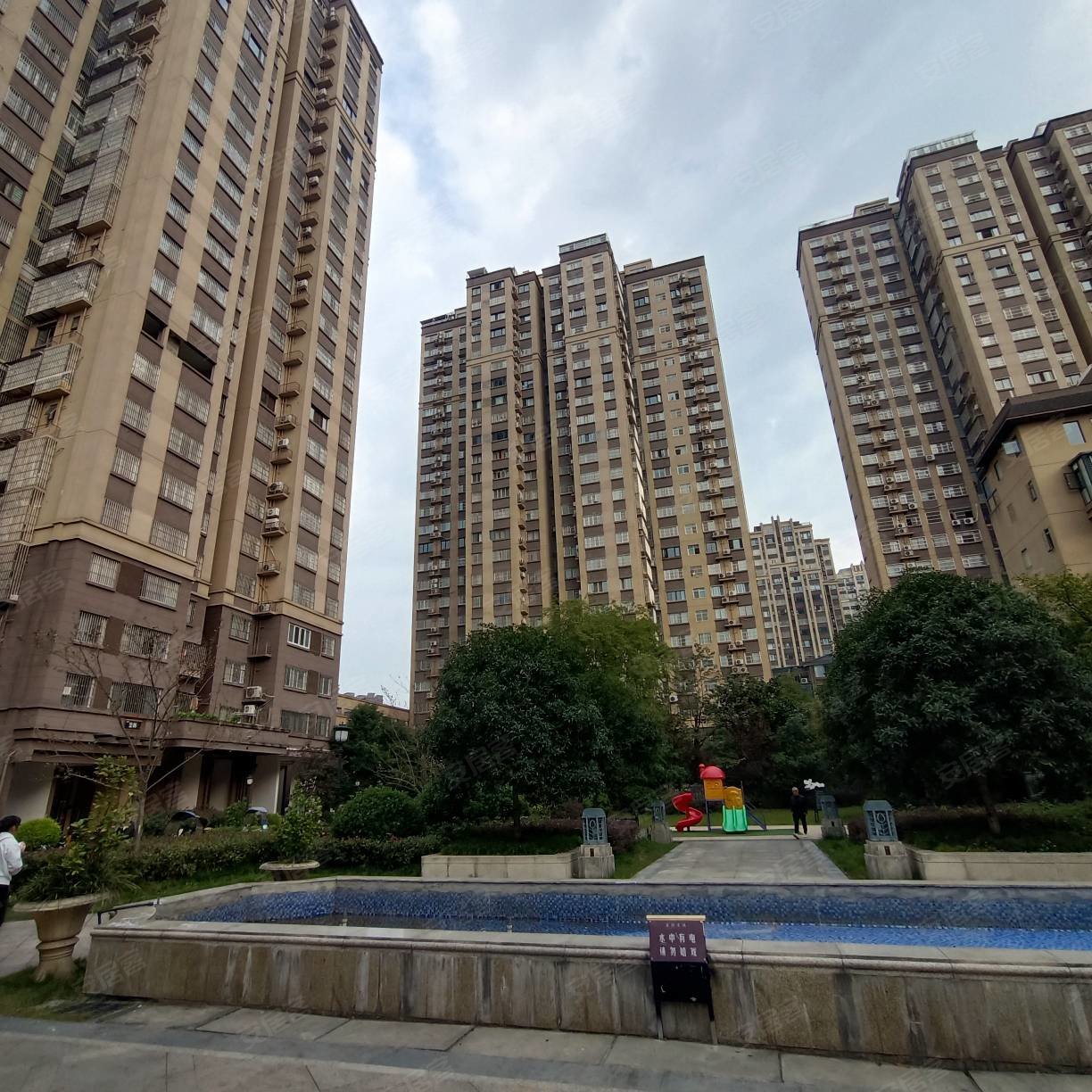 圣桦名城电梯高层精装套三双卫出售