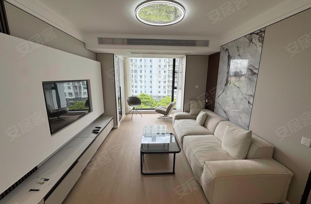 带车位 近地铁 电梯三房 精装可拎包入住 商业配套齐全近前滩