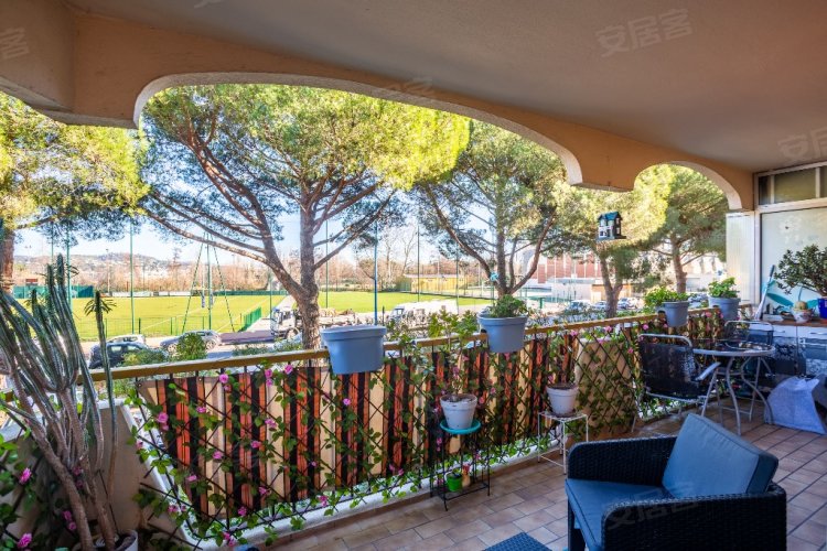 法国约¥121万美丽的阳光露台二手房公寓图片