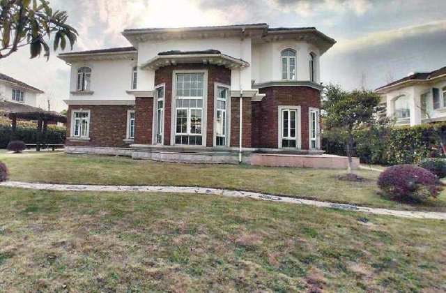 闵行莘庄工业区中春路3455弄南郊别墅(别墅)2009年建造共3层南北363