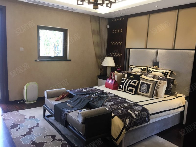 东锦苑全屋精装东边套带150平花园双车库仅需202万