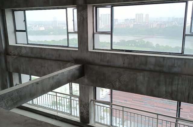 鹰潭大厦4室2厅100㎡82万二手房图片
