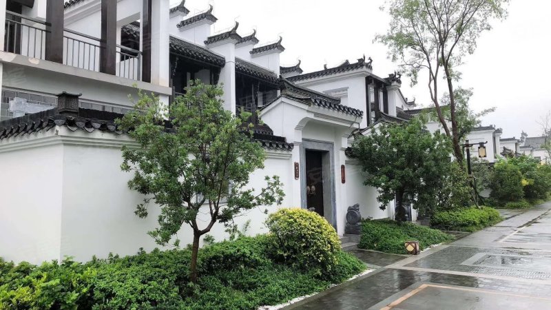 鸠兹古镇西江月