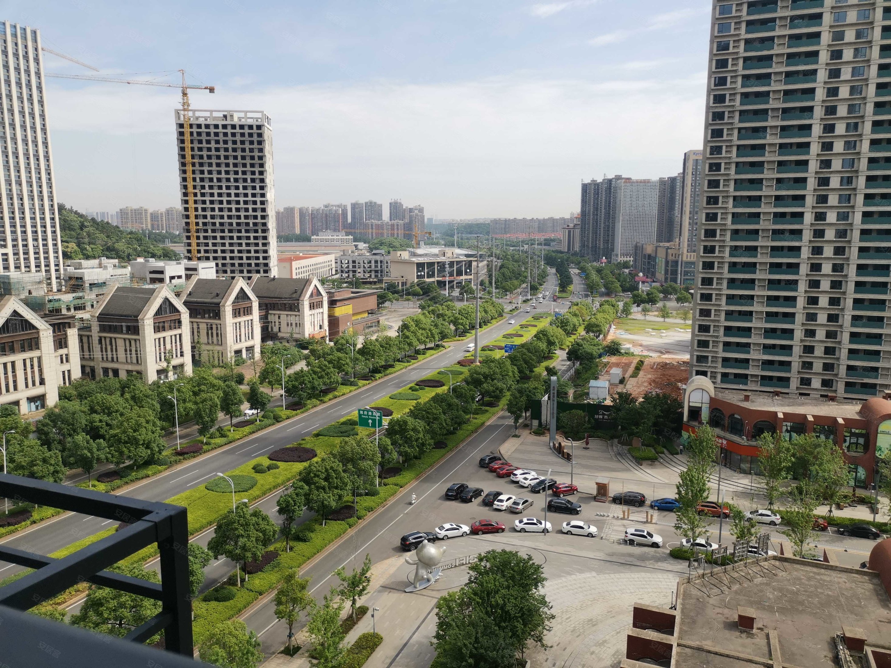 地铁口电梯房 采光好 交通便利 次新小区 双卫生间 更多图片,旭辉雨金