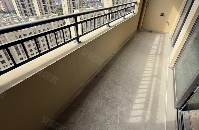 雅居乐万科中央公园3室2厅113㎡150万二手房图片