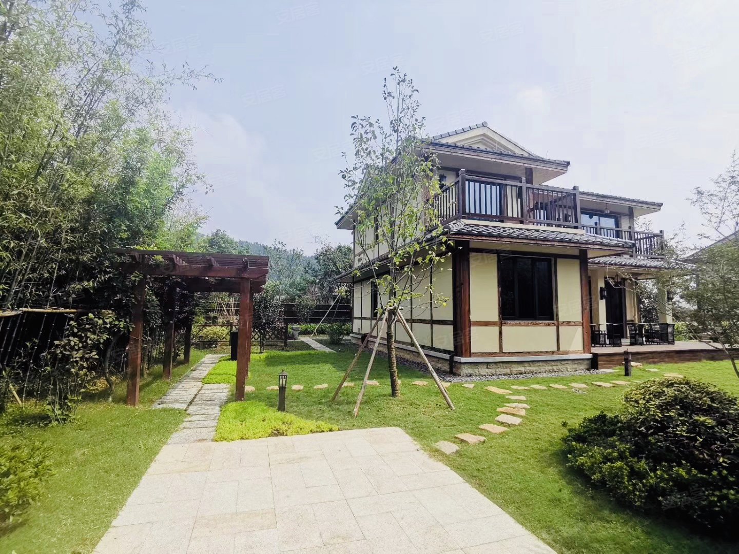 锦绣四明(别墅)5室2厅4卫200㎡南北159万