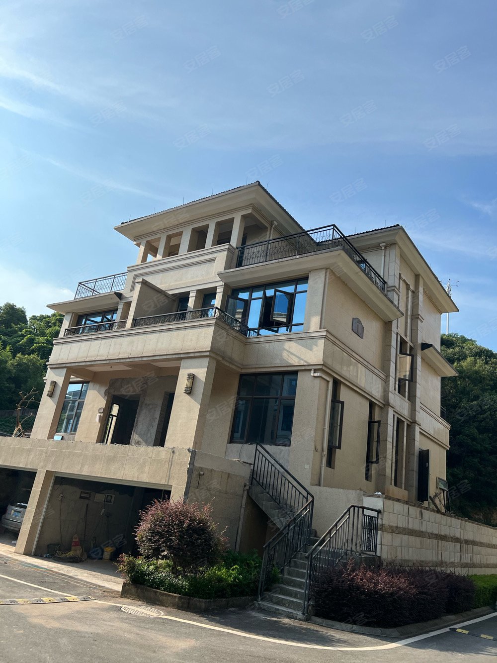 诸暨东三环急出售七里金湾别墅总价267万