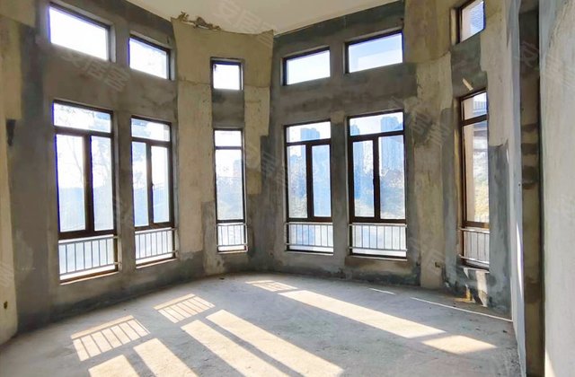 尚峰尚水5室3厅305.07㎡208万二手房图片