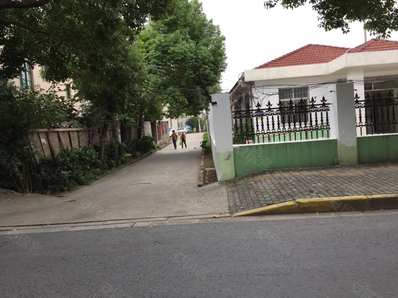 鹤坡路84弄小区 