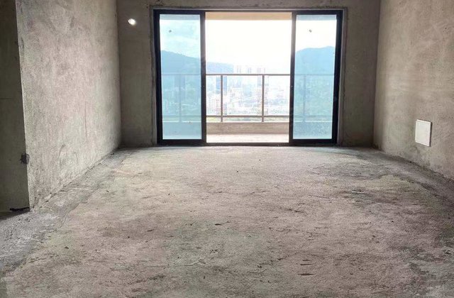 英伦豪城5室2厅189㎡138万二手房图片