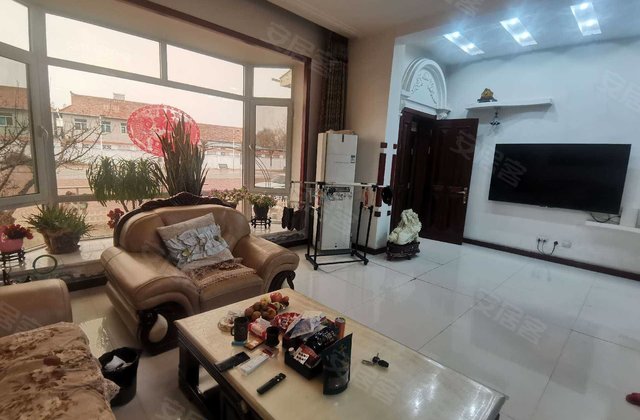 可贷款4室2厅3卫215㎡南北共3层2016年建造双龙新村(别墅)海城永安路