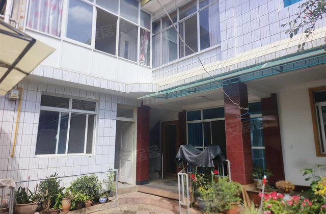 东岸小区4室2厅144㎡135万二手房图片