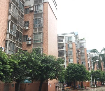 紧邻地铁,周边配套设施齐全,性价比超高81.00平富安花园