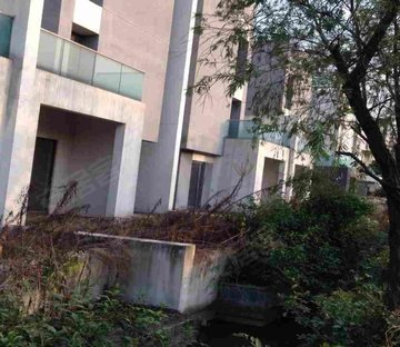 保证真实 580万买东逸湾单边位别墅 大花园水景小区中间位置