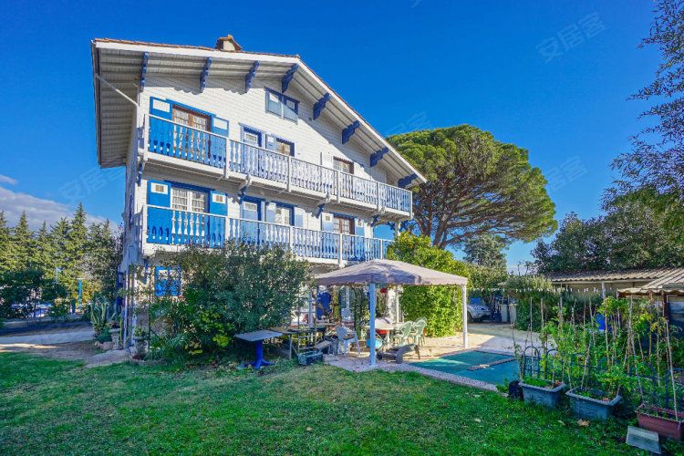 法国约¥880万非典型海滨小屋二手房公寓图片