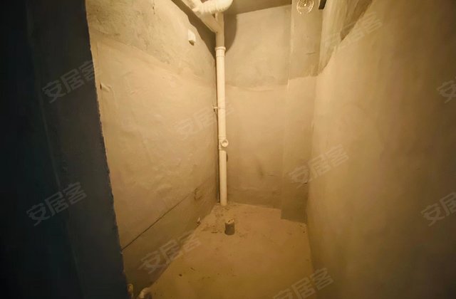 万生花苑3室2厅135.3㎡162万二手房图片