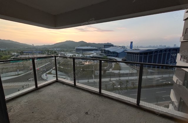 九月特惠 单价8字头起 联泰悦水湾五期 找我享折扣优惠 现房3室2厅1卫