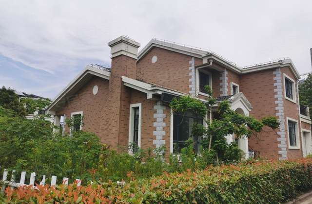 7分义和房地产品质小区环境优美素质住户经开南艳湖芙蓉路898号泓泰苑