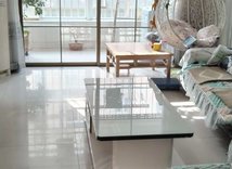 地上车库的一楼，134平，南北通透大三室两厅，超鸡便宜的