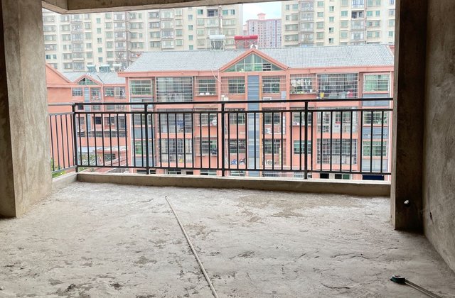 创业新村家居城5室2厅177㎡32.8万二手房图片