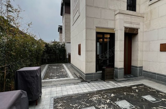 蔡甸周边白鹤泉西街武汉院子(别墅)2020年建造共5层南北159㎡5室4厅4