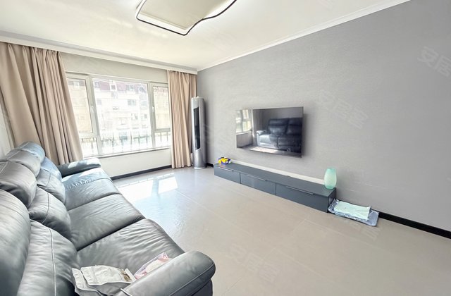 百年华府3室2厅2卫117.95㎡南北69万