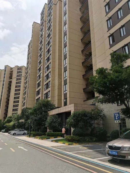 绿地昌吉名邸新里米兰公寓