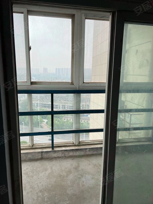 郑飞小区(西区南院)3室2厅2卫