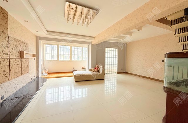 云锡花园(3期)4室2厅177㎡88万二手房图片