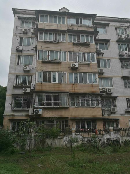 鹤北新村二街坊 