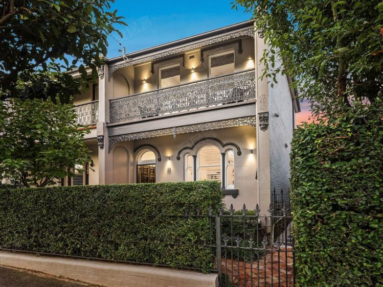 维多利亚时期风格的住宅,带宽敞的露台